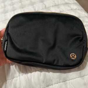lululemon Everywhere Belt Bag